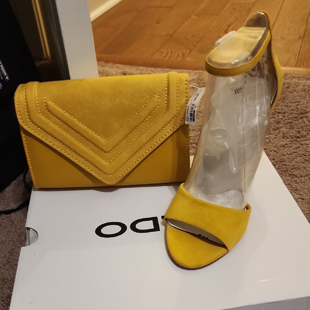 Aldo Vibrant Yellow Wallet - Picture 3 of 3